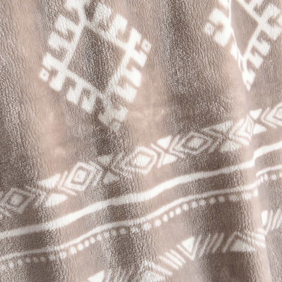 URBAN PLUSH THROW BLANKET - SAFARI BEIGE - Picture 2 of 3